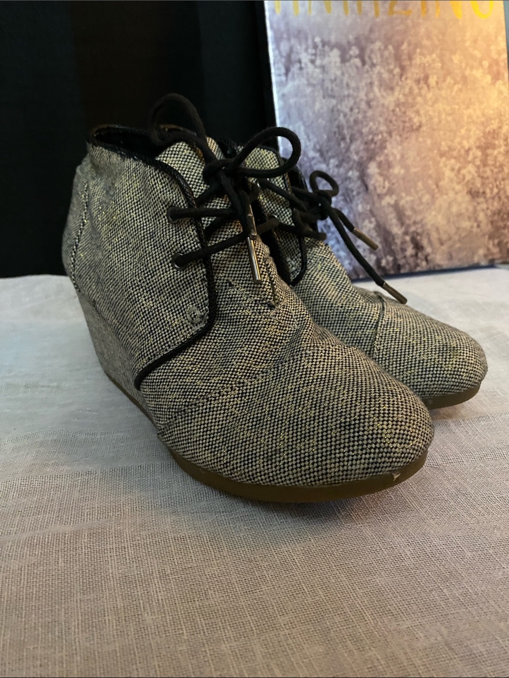 TOMS SZ 7 Desert Black, White, & Gold Twine Tweed Wedge Ankle Boots